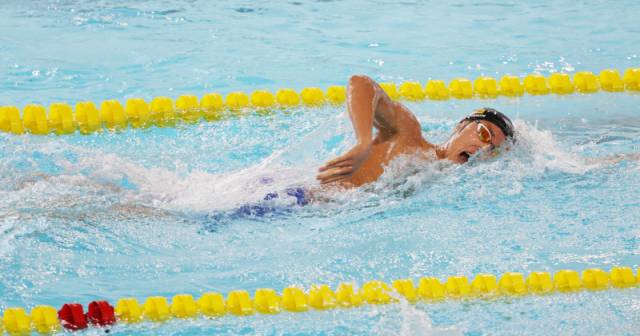 ▲ 강원도청 김우민이 25일 경북 김천실내수영장에서 열린 2026 KB금융 코리아 스위밍 챔피언십 남자 자유형 800m 결승에서 역영하고 있다.  연합뉴스
