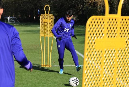 훈련하는 손흥민. 사진(밀턴킨스[영국]=연합뉴스)