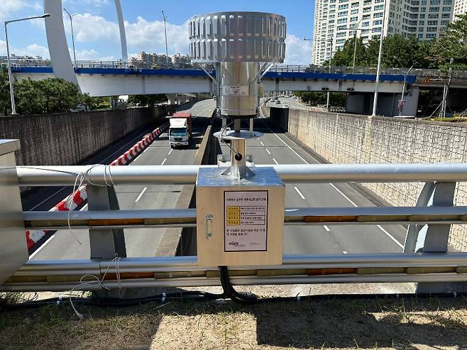 센텀시티 지하차도에 설치된 강우량계. 부산시설공단 제공