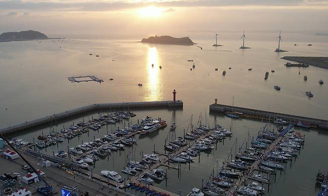 전곡항 마리나.