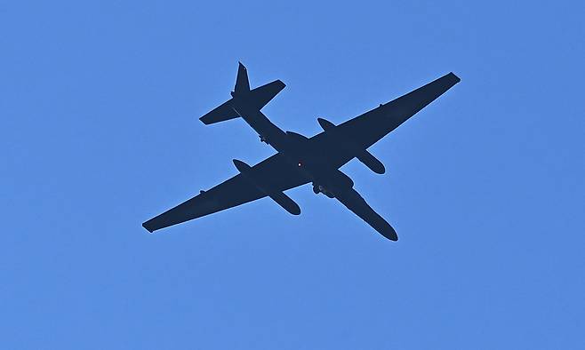 고공정찰기 U-2S가 경기도 평택시 주한미공군 오산기지 상공을 비행하고 있다. 뉴시스