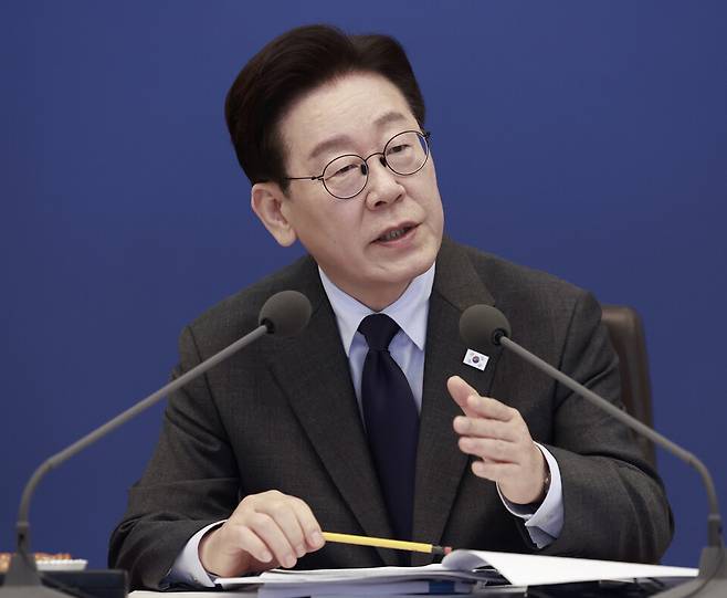 이재명 대통령이 24일 청와대에서 열린 국무회의에서 발언하고 있다. ⓒ연합뉴스