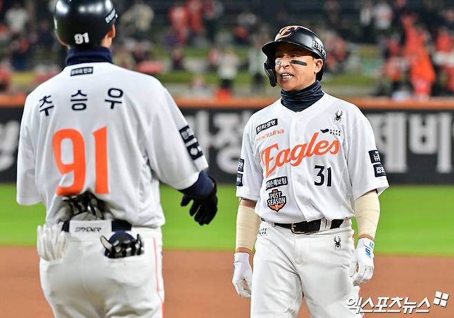 한화 이글스 베테랑 외야수 손아섭이 정규시즌 개막 엔트리에 포함됐다. 지난달 초 한화와 1년 총액 1억원에 FA 계약을 맺은 손아섭은 올해 시범경기에서 7경기 13타수 5안타 타율 0.385, 2타점, 출루율 0.385, 장타율 0.538을 기록했다. 엑스포츠뉴스 DB