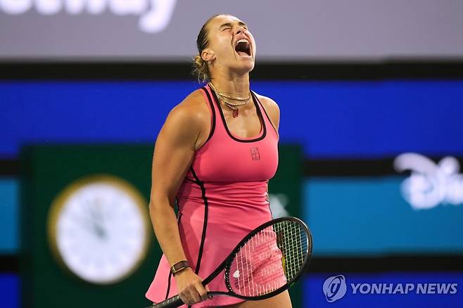 승리 후 환호하는 사발렌카 [AP=연합뉴스]