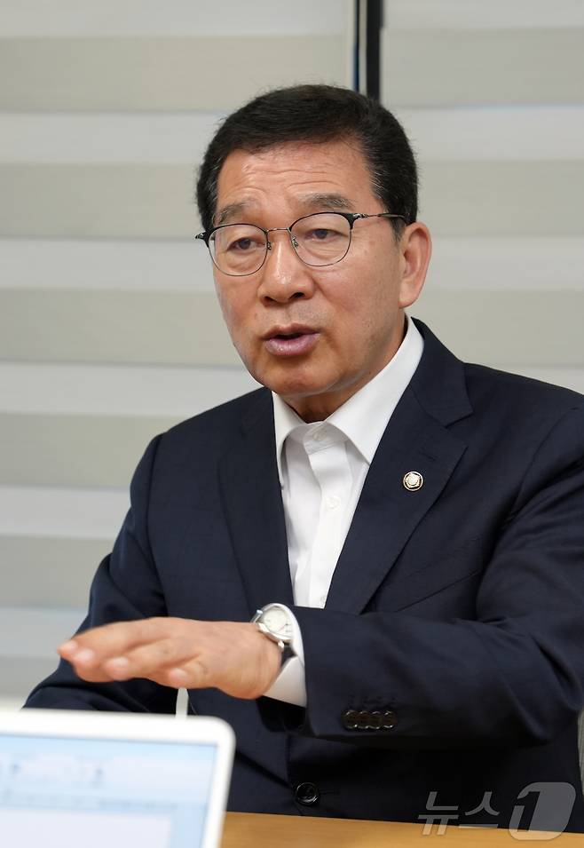 신정훈 더불어민주당 국회의원(나주·화순)이 27일 나주지역사무소에서 뉴스1과 인터뷰를 갖고 있다.(의원실 제공, 재배포 및 DB 금지)2026.3.27 ⓒ 뉴스1