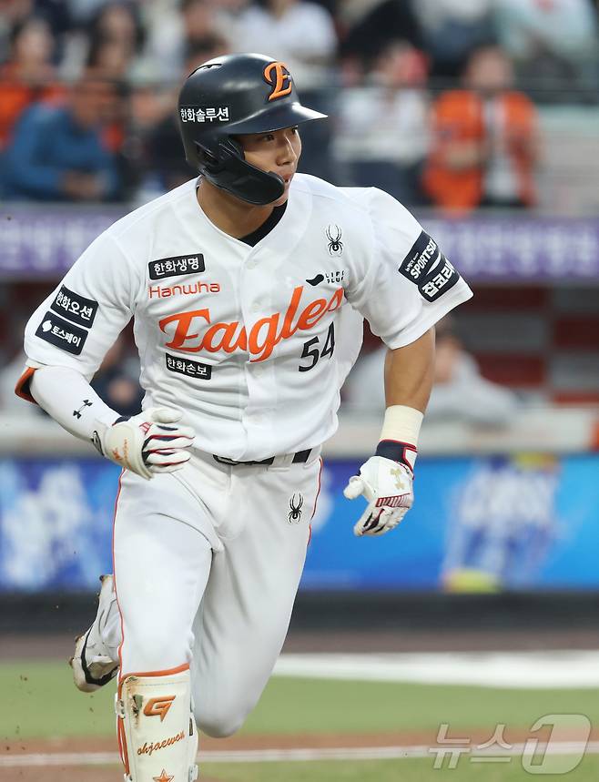 23일 대전 한화생명볼파크에서 열린 2026 신한 SOL KBO리그 NC 다이노스와 한화 이글스의 시범경기에서 한화 오재원이 2회말 안타를 치고 있다. 2026.3.23 ⓒ 뉴스1 김기남 기자