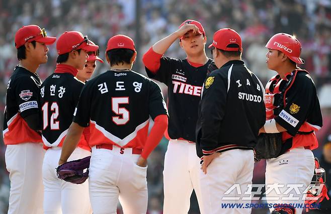 끝까지 정해영이 경기를 끝내기 바랐던 이범호 감독의 바람.