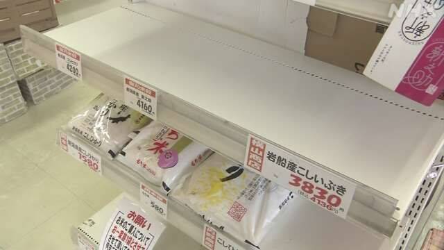 '레이와 쌀 소동'이 있던 지난해 4월 일본 공영방송 NHK가 보도한 쌀 품귀현상 장면. NHK.