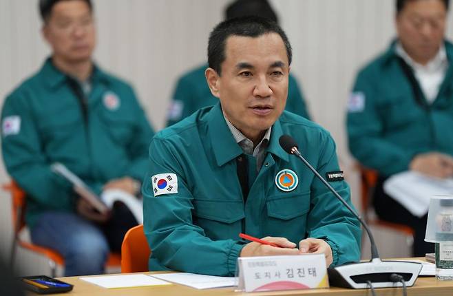 김진태 강원도지사가 지난 27일 도청에서 비상경제 점검회의를 주재하고 고유가와 물류난에 따른 분야별 대응 현황을 점검했다. 강원자치도 제공