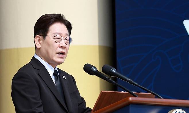 이재명 대통령이 27일 국립대전현충원에서 서해수호의 날 기념사를 하고 있다. 연합뉴스