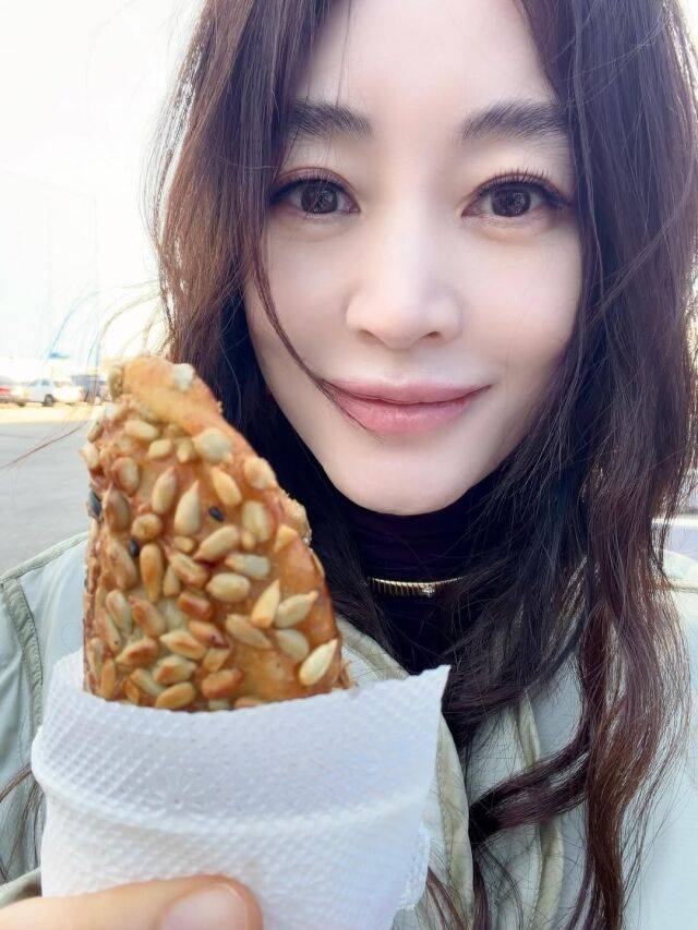 김혜수의 작은 얼굴 크기가 눈길을 끌었다. / 김혜수 SNS