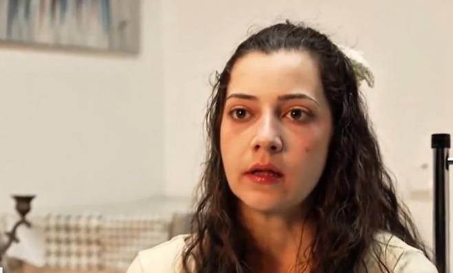 성폭행 충격으로 극단적 선택을 시도했다가 하반신이 마비된 스페인 여성이 법원의 승인을 얻어 안락사했다. [스페인 방송 화면 갈무리]