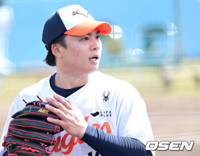 [OSEN=최규한 기자] 한화 왕옌청. 2026.02.21/ dreamer@osen.co.kr