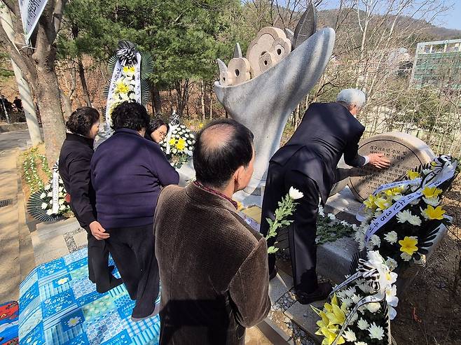 개구리소년 35주기 추모제가 26일 대구 달서구 용산동 세방골 개구리소년 추모비 앞에서 열리고 있다. 독자 제공