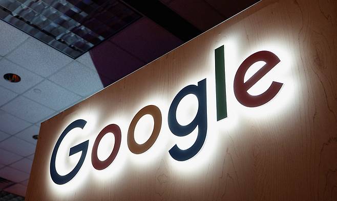 구글은 24일(현지시간) ‘터보퀀트: 극단적인 압축으로 AI 효율성을 재정의’란 보고서를 발표했다. 구글은 이 보고서를 통해 차세대 기술 ‘터보퀀트’를 공개했다. 로이터연합뉴스.