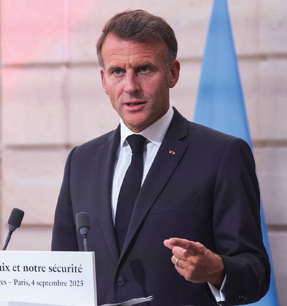 에마뉘엘 마크롱 프랑스 대통령이 지난해 9월4일 파리 엘리제궁에서 열린 자발적 연합 정상회의 이후 기자회견에서 발언하고 있다. ⓒEPA=연합