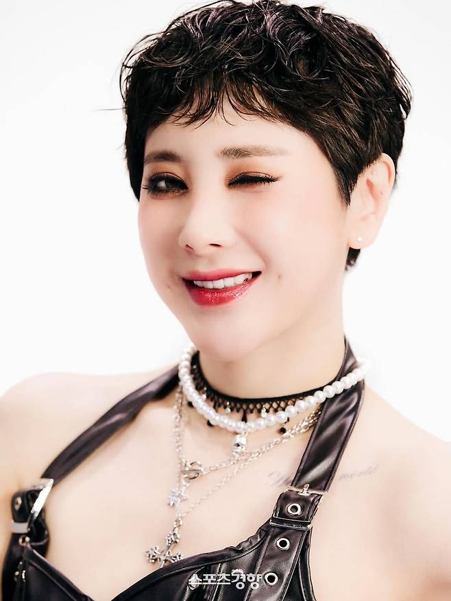 유튜브 채널 재개설을 알린 가수 서인영. 본인 인스타그램 계정