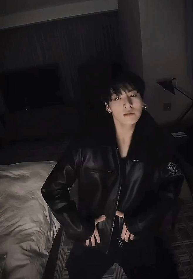 19시간만 2410만뷰↑ 방탄소년단 정국, 도파민 팡팡 파워풀 칼각 댄스 공개..'어나더 레벨'