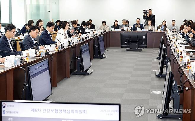 이형훈 2차관, 건강보험정책심의위원회 발언 (서울=연합뉴스) 이형훈 보건복지부 2차관이 26일 국제전자센터에서 열린 건강보험정책심의위원회에서 발언하고 있다. 2026.3.26 [보건복지부 제공. 재판매 및 DB 금지] photo@yna.co.kr