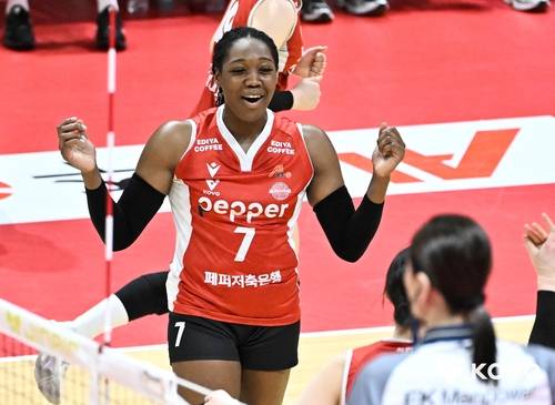 득점 후 기뻐하는 페퍼저축은행의 조이(중앙) [한국배구연맹 제공. 재판매 및 DB 금지]