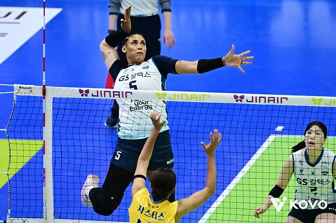 공격하는 GS칼텍스의 실바 [한국배구연맹 제공. 재판매 및 DB 금지]