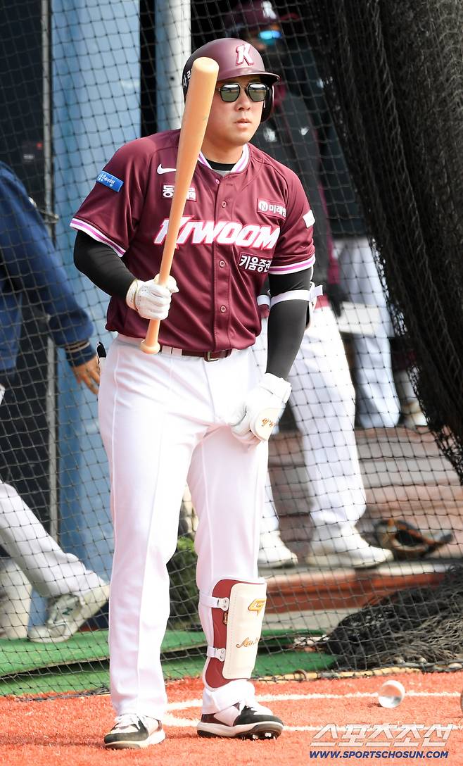 15일 마산야구장에서 열린 NC 다이노스와 키움 히어로즈의 시범경기. 키움 안치홍이 숨을 고르고 있다. 창원=박재만 기자 pjm@sportschosun.com/2026.03.15/