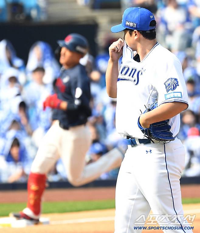 29일 대구 삼성라이온즈파크에서 열린 삼성과 롯데의 경기. 5회초 롯데 노진혁이 솔로홈런을 날렸다. 홈런을 허용한 삼성 최원태. 대구=송정헌 기자songs@sportschosun.com/2026.03.29/