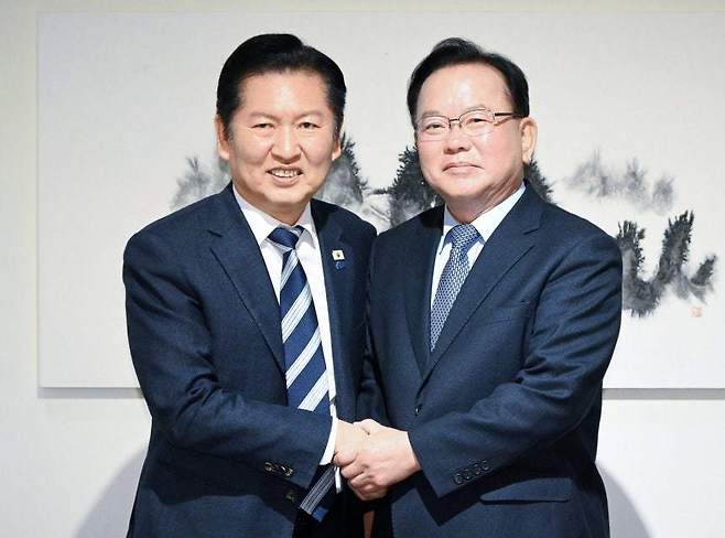 정청래 더불어민주당 대표와 김부겸 전 국무총리가 26일 서울 중구 달개비에서 회동하고 있다. 2026.3.26 국회사진기자단