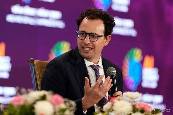 다리오 아모데이 앤스로픽 최고경영자(CEO)가 2026년 2월 19일 인도 뉴델리에서 열린 ‘AI 임팩트 서밋’에 참석하고 있다.