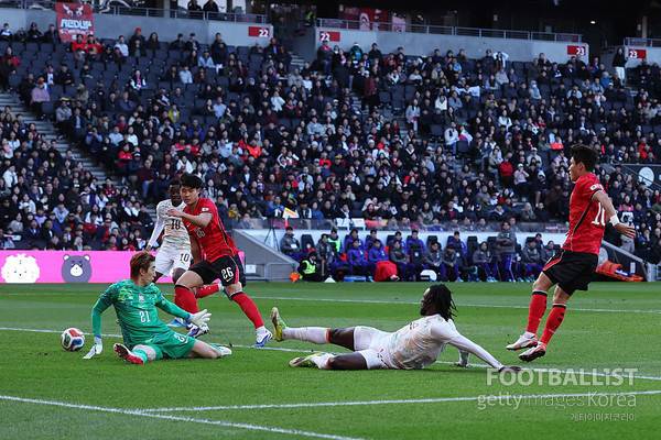 실점하는 조현우(한국)와 득점하는 에반 게상(코트디부아르). 게티이미지코리아