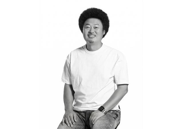 코미디언 윤택이 부친상을 당했다. 디씨엘이엔티 제공