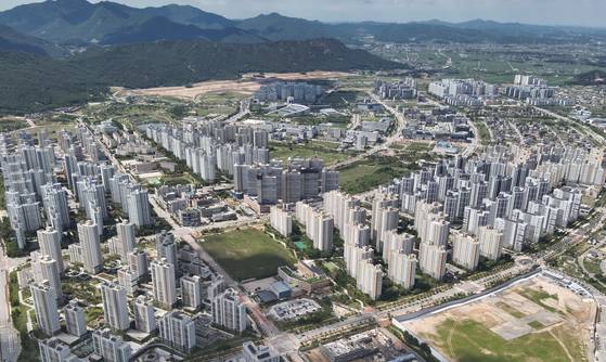 충남 홍성군 홍북읍행정복지센터는 내포신도시가 확장하면서 1인 가구가 증가하자 '1인 가구 고독사 예방 프로그램'을 운영하고 있다. 사진은 내포신도시 전경. [사진 충남도]