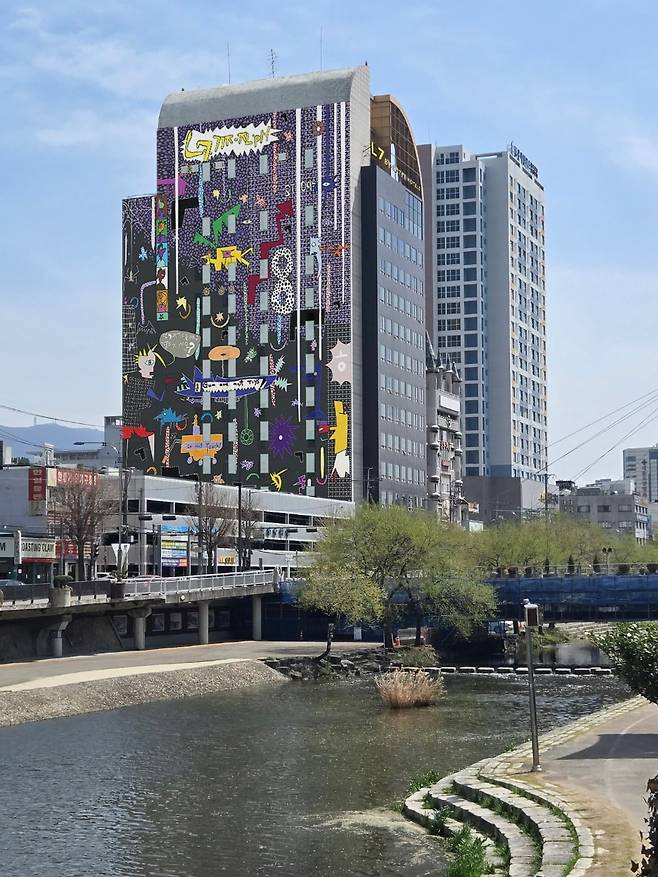 광주광역시 동구 충장로 인근에 자리한 L7 충장 바이 롯데호텔 전경. 롯데호텔앤리조트 제공