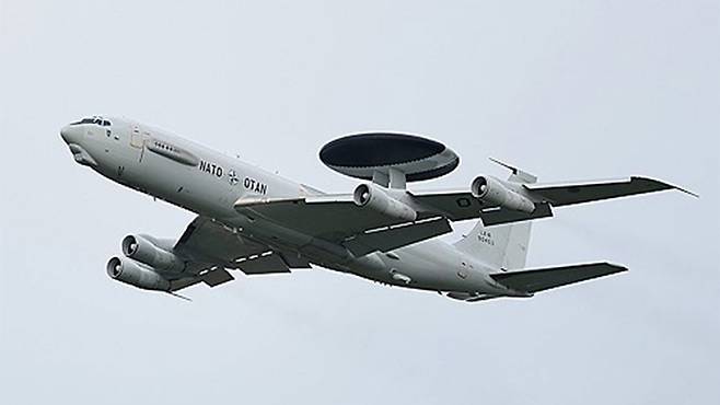 2025년 11월 13일 독일 가일렌키르혠 소재 나토 공군기지에서 촬영된 E-3 센트리 조기경보통제기. [EPA/FRIEDEMANN VOGEL]