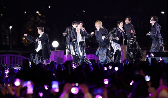 방탄소년단(BTS)이 지난 21일 서울 광화문 광장에서 정규 5집 ‘아리랑(ARIRANG)’ 발매를 기념해 컴백 라이브를 열고 있다. [연합뉴스]