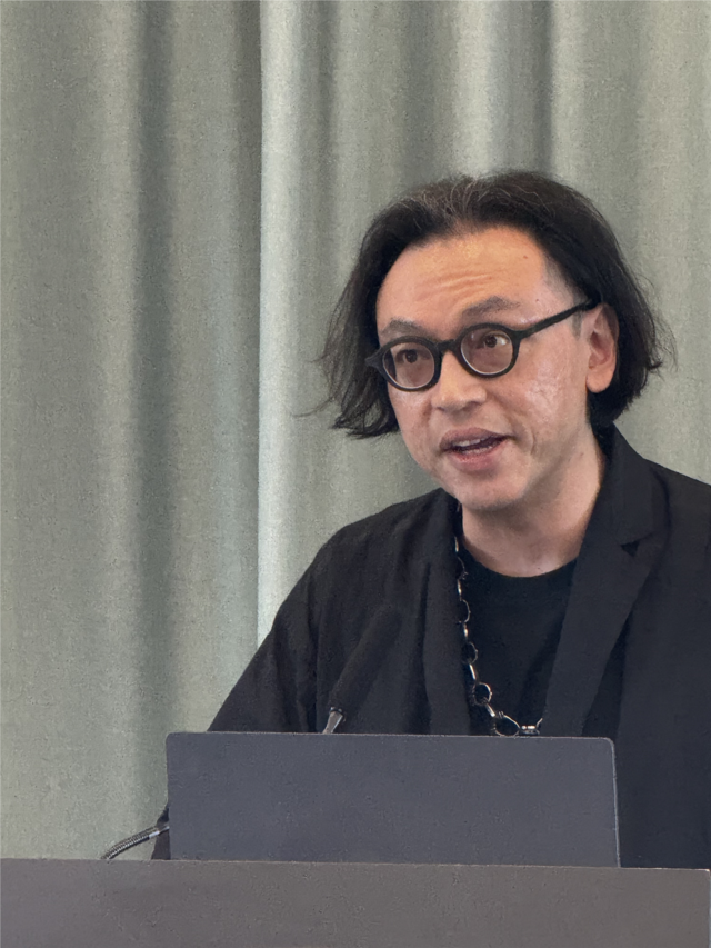 지난 26일 홍콩컨벤션센터 컨퍼런스 룸에서 제16회 광주비엔날레 전시 주제에 대해 설명하고 있는 호추니엔 예술감독. 박동미 기자