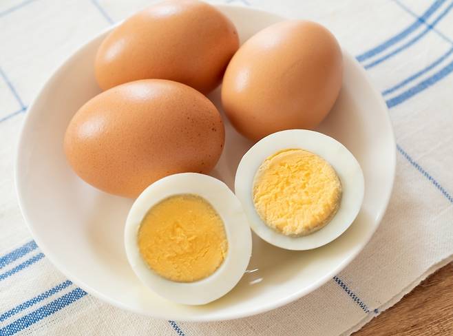 삶은 달걀은 한 개당 약 6~7g의 단백질이 들어 있는 대표적인 고단백 식품이다. 사진=게티이미지뱅크
