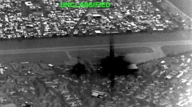 미 중부사령부가 공개한 이란 하르그섬 집중 공습 장면. 영상 캡처