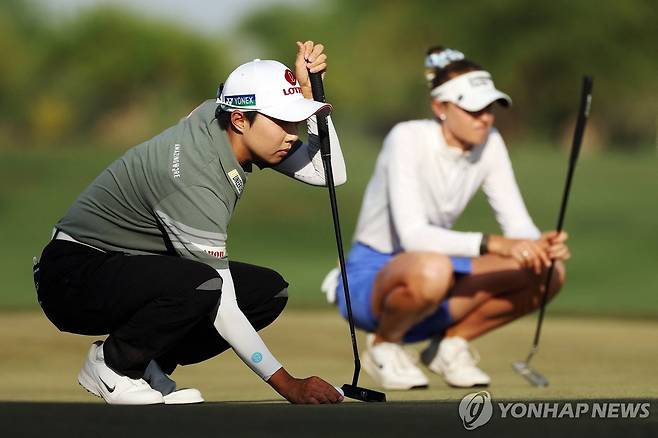 김효주(왼쪽)와 코르다 [AFP=연합뉴스]