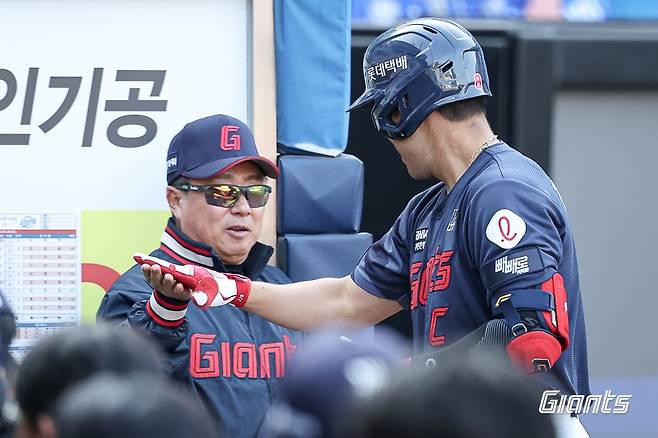 개막전에서 승리한 롯데 김태형 감독 [롯데 자이언츠 제공. 재판매 및 DB 금지]