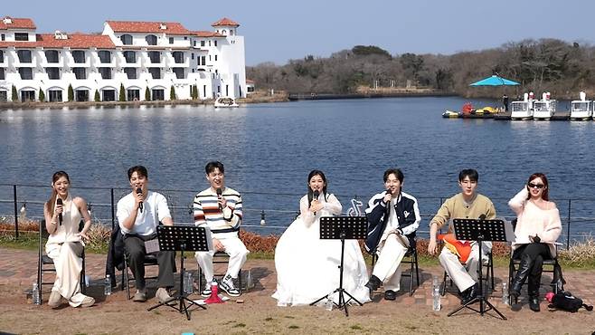 틱톡 라이브 크리에이터 7인이 지난 27일 제주 에코랜드 테마파크에서 ‘틱톡 라이브 제주 에코랜드 봄 버스킹’을 진행했다. 사진 | 틱톡