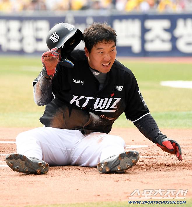 29일 잠실구장에서 열린 LG와 KT의 경기. 1회초 1사 1루 KT 안현민 안타 때 김현수가 홈을 파고들고 있다. 잠실=박재만 기자 pjm@sportschosun.com/2026.03.29/