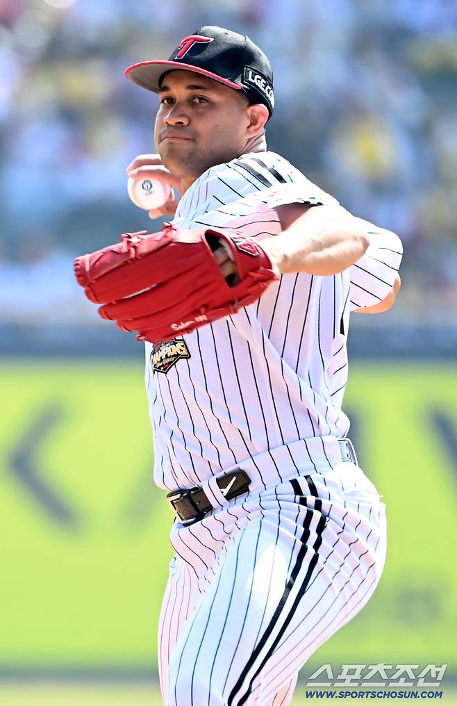 28일 잠실야구장에서 열린 KT와 LG의 개막전. LG 선발투수 치리노스가 역투하고 있다. 잠실=허상욱 기자wook@sportschosun.com/2026.03.28/