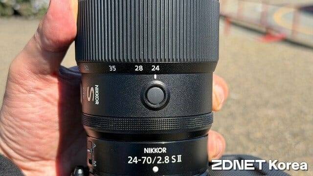 초점거리를 표시하던 OLED 정보창은 렌즈 재설계 과정에서 빠졌다. (사진=지디넷코리아)