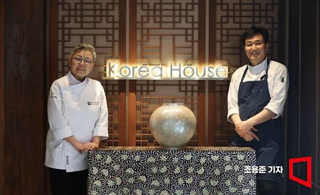 한국의집 조희숙 조리 고문, 김도섭 한식연구팀장이 서울 중구 한국의집에서 아시아경제와 인터뷰 하고 있다. 조용준 기자