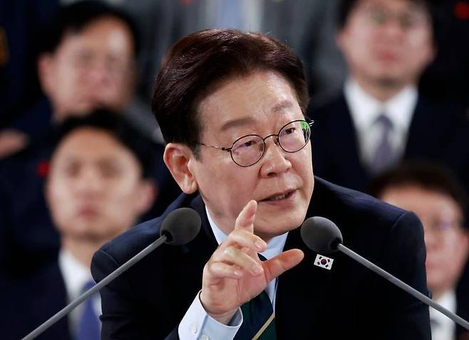 이재명 대통령이 30일 제주 한라대학교에서 열린 '제주의 마음을 듣다' 타운홀 미팅에서 발언하고 있다. ⓒ뉴시스