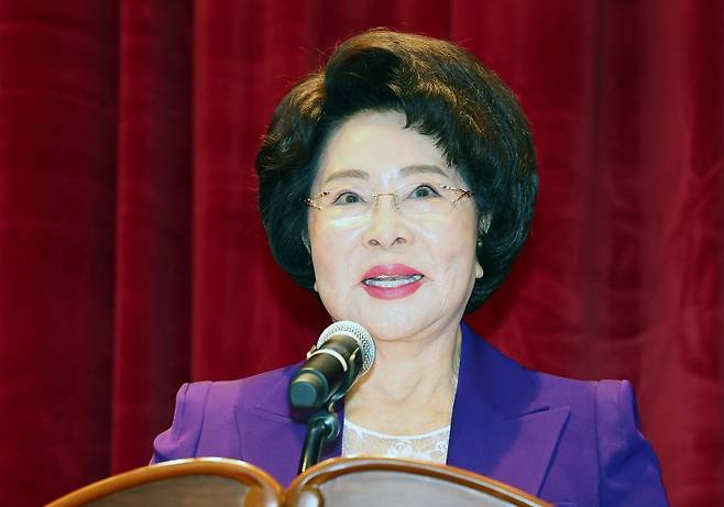 이길여 가천길재단 회장이 25일 인천 남동구 가천대 길병원 암센터에서 열린 '가천 이길여 길' 명예도로명 지정 기념 제막식에서 인사말을 하고 있다. 2026.3.25 /사진=연합뉴스