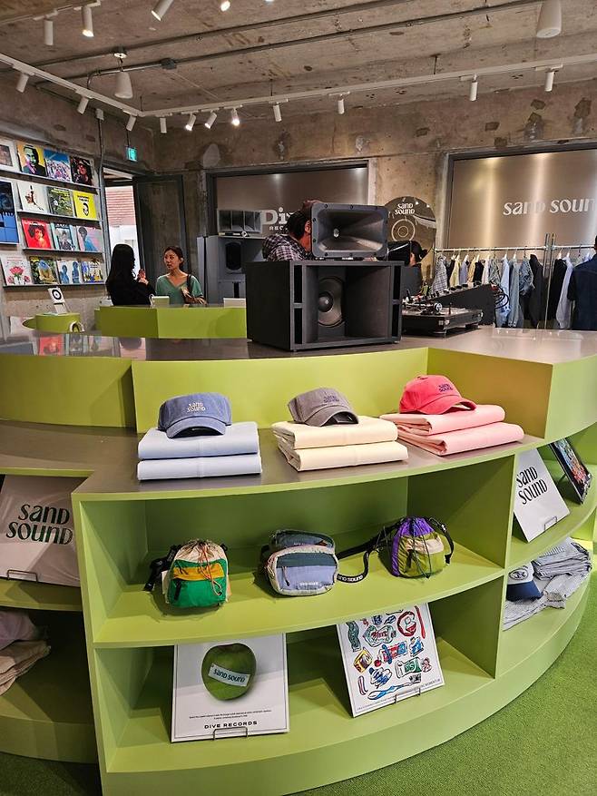 서울 성수동 샌드사운드 팝업 내부. 사진=이정화 기자