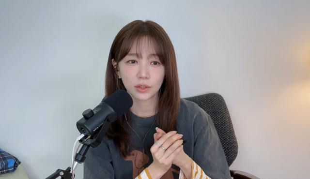 그룹 베이비복스 출신 배우 윤은혜가 과거 우울감을 느꼈던 시기를 돌아봤다. 유튜브 채널 '윤은혜의 EUNHYELOGIN' 영상 캡처