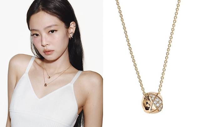 샤넬이 시그니처 퀼팅 패턴을 따라 다이아몬드를 세팅한 코코 크러쉬 네크리스를 선보였다. 샤넬 앰배서더인 블랙핑크 제니는 다이아몬드 버전의 코코 크러쉬 네크리스에 기존 디자인을 레이어링해 스타일링을 완성했다. 사진 샤넬